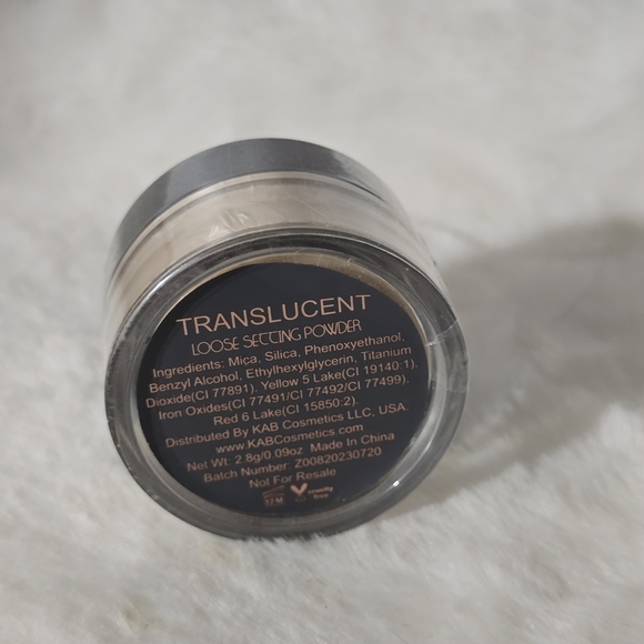 KAB Cosmetics Translucent Setting Powder - Picture 3 of 3